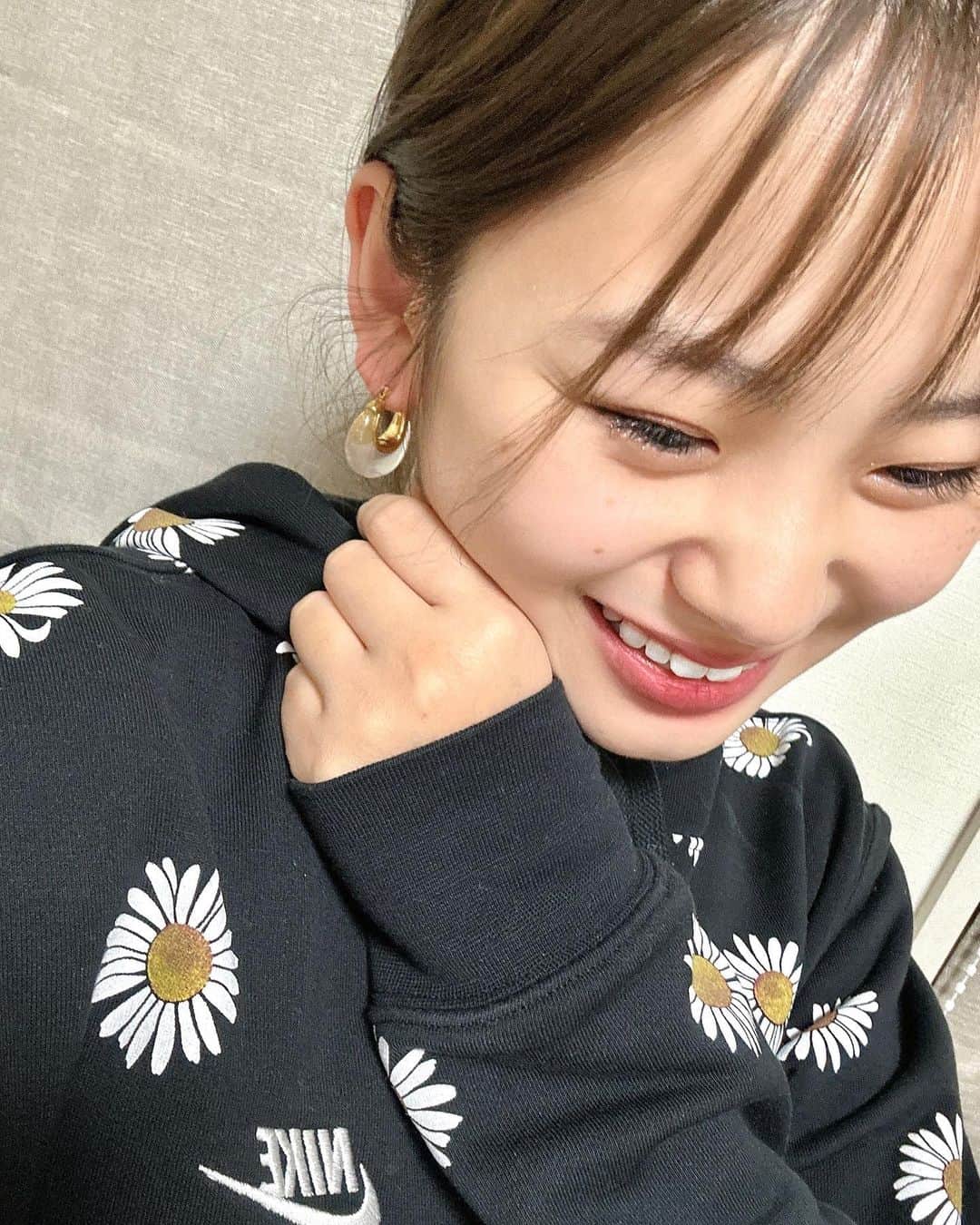 筒井莉子のインスタグラム：「以前に紹介させて頂いた CENEさんから 新商品です🤩🤩💗 @cene_316l   金属アレルギーの方でも使用できる アクセサリーになります✌️  私も少し金属アレルギー持ってるんですが 金属アレルギー持ってると 買えるアクセサリーが限られてきます、、💦 無駄に高かったり、、、💸  でも、CENEさんだと 低単価になっていて 種類も沢山あるので 自分にあったアクセサリーが 見つけられるんじゃないかな～？と 思います🫣💗  そして、温泉にも付けて入れるのは 最高過ぎます🤦🏻‍♀️  温泉でも、他の方より ちょっとオシャレな自分でいれますね🤭  #cene #金アレ対応 #セネ  #金属アレルギー対応」