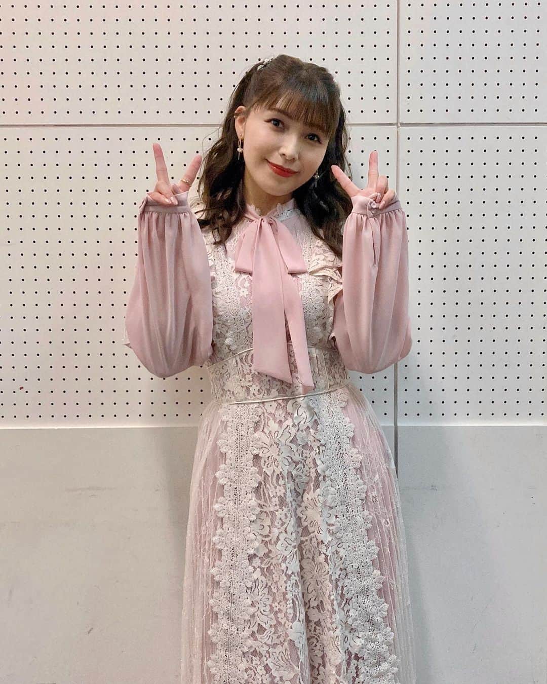 新田恵海のインスタグラム：「12月10日で、37歳になりました🎂  EmiRing◎のみんなにお祝いしてもらって、最高のスタートをきれました🥳  37歳もマイペースにわんぱくに♪ よろしくお願いします✨✨  そして12月7日、1st mini Album［ tinys teps ］も無事リリースされました🌺  やっぱりCDになるって特別💿 聴きごたえたっぷりなミニアルバムです！  ぜひたくさん聴いてくださいね🎧💓  #tinysteps #EmiRing◎ #ER37祭」