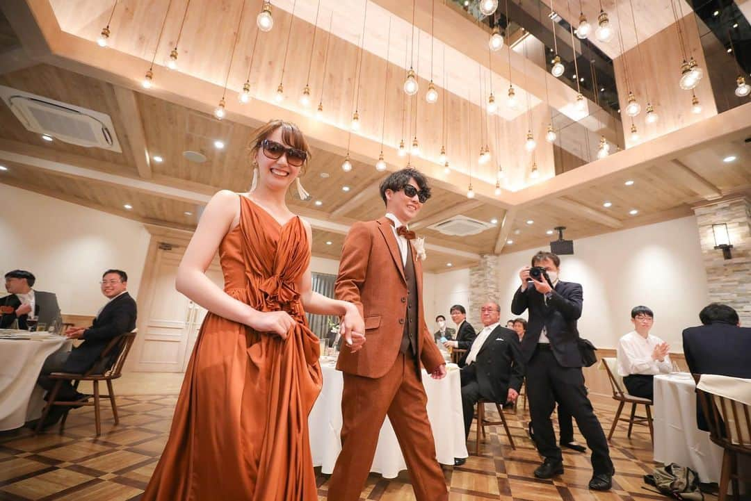 ラ パルティールさんのインスタグラム写真 - (ラ パルティールInstagram)「. wedding Reportをお届け！  形にとらわれないで「自分らしく」をテーマに ゲストも自分たちも楽しめる演出を…  「星降る会場」のペンダントライトや ガーデンに飾られたライト  ゲストも天井を見上げて 「綺麗」と言っていた姿を思いだします𓂃𓈒𓏸 . .  お客様からのお声もいただいています！ 詳しくはホームページをCheck！  ーーーーーーーーーーーーーーーーーーーーーーーー  新潟県長岡市古正寺3-39 プライベートガーデンwedding La partir @partir_nagaoka   ーーーーーーーーーーーーーーーーーーーーーーーーー  #星降る会場　#ナチュラルウェディング　#アットホームウェディング　#ガーデンウェディング #ガーデン挙式　#ブライダルフラワー　#ドライフラワーブーケ　#結婚式アイディア　#パルティール　#ラパルティール　#lapartir #結婚式レポート　#新潟花嫁　#新潟プレ花嫁　#新潟結婚式　#新潟結婚式場　#新潟市結婚式場 #長岡結婚式　#長岡結婚式場　#長岡市結婚式場　#1組貸切ウェディング　#おしゃれ花嫁 #パーティーレポート」12月11日 13時33分 - partir_nagaoka