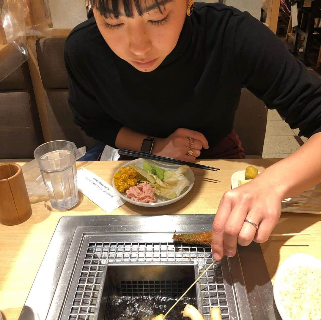 鈴木千代のインスタグラム：「串カツ食べ放題は難しい。 美味しいけど胃が、、。」