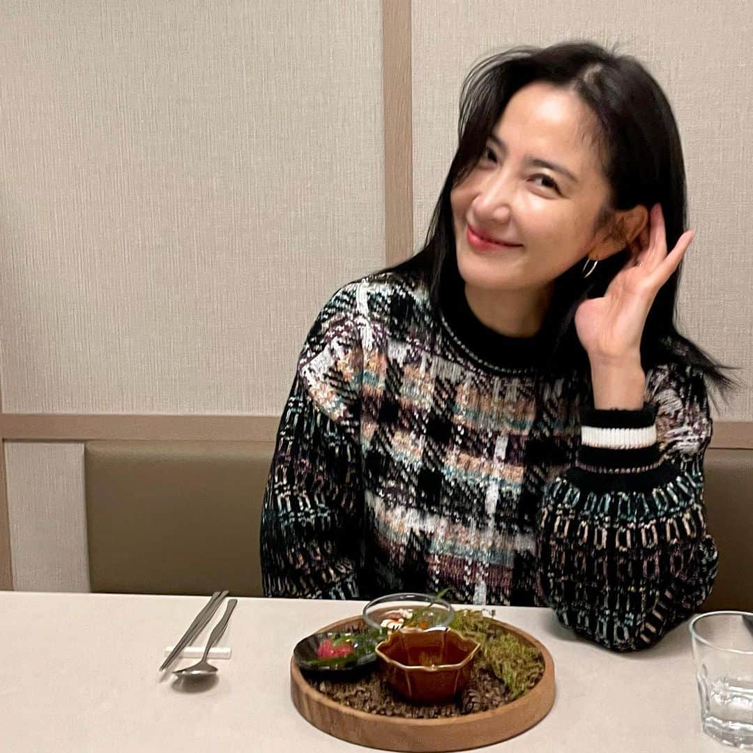 シン・ドンミのインスタグラム：「오랜만에 촬영장 밖으로 외출 🤍   #소소한행복」