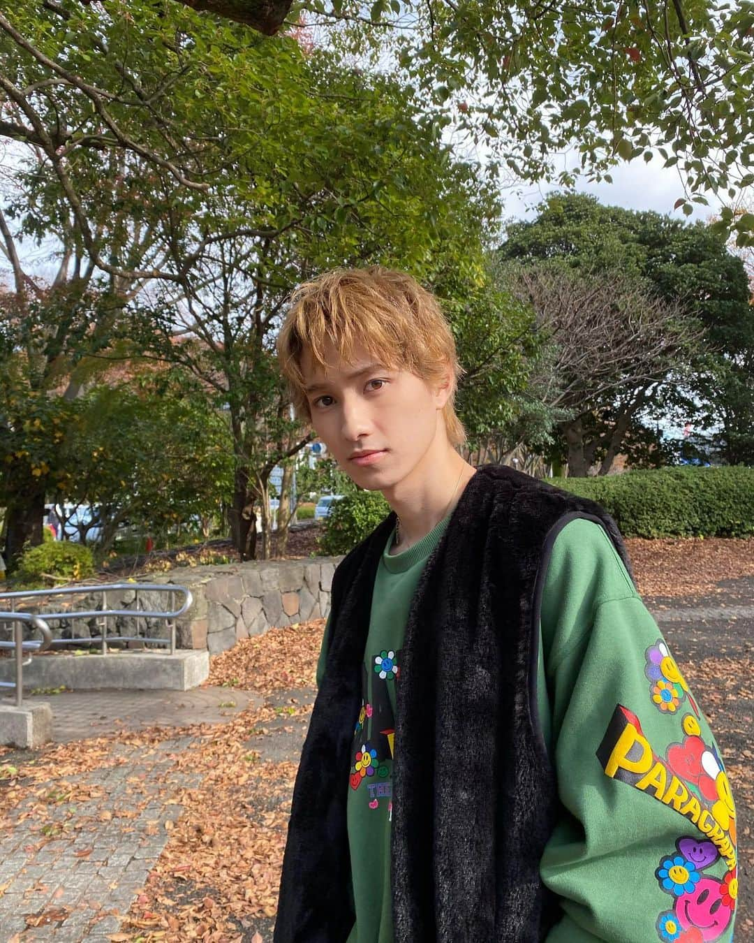 YUMAのインスタグラム：「ノーマルカメラが一番盛れる説あるよね  トレーナー　@onewill_official」