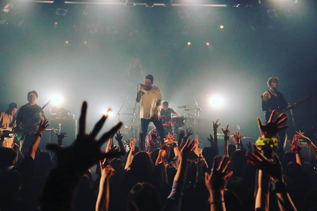 K.A.Zのインスタグラム：「ツアー４本目 名古屋ダイアモンドホール お疲れ様でした♪ 12/18の大阪BIGCATで 年内　OBLIVION DUSTのライブ納めとなります。 お楽しみに♫」