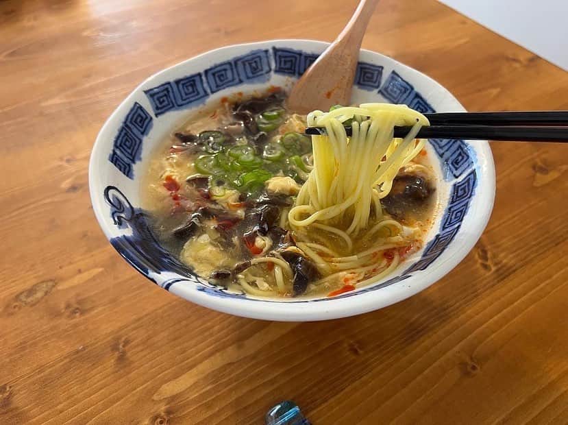 寺田有希のインスタグラム：「最近の寺田ランチは麺ばかり🍜🍝✨  #おうちごはん #おうちごはんlover #ランチメニュー #ランチタイム #麺スタグラム #麺スタグラマー  #酸辣湯麺 #ミートソースパスタ #明太子パスタ #ペンネ #フリーランス #フリーランス女子 #寺田有希 #teradayuki」
