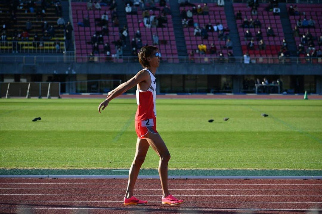 坂東悠汰さんのインスタグラム写真 - (坂東悠汰Instagram)「. #エディオンディスタンスチャレンジ 5000m 13'25"16 1位🥇  自己ベストには届かんかったけど 2022年最後のトラックレースで勝ち切れたのは良かった！ 応援ありがとうございました！！  次はニューイヤー駅伝🎽 1年経つの早い。。  #fujitsu #nike  📸: @miyanoshita227 さん」12月11日 11時49分 - y_bando_