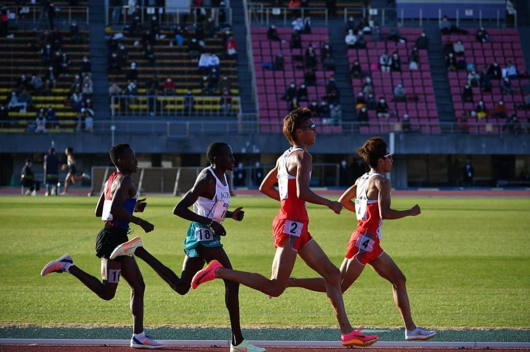 坂東悠汰さんのインスタグラム写真 - (坂東悠汰Instagram)「. #エディオンディスタンスチャレンジ 5000m 13'25"16 1位🥇  自己ベストには届かんかったけど 2022年最後のトラックレースで勝ち切れたのは良かった！ 応援ありがとうございました！！  次はニューイヤー駅伝🎽 1年経つの早い。。  #fujitsu #nike  📸: @miyanoshita227 さん」12月11日 11時49分 - y_bando_