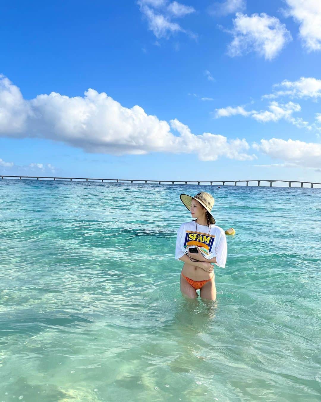 水越愛華のインスタグラム：「📍Miyakojima  もう1週間前だなんて、、、 晴れ女炸裂して 12月だけど海入ったよ〜🫣  念のための水着持って行ってよかった🫧  #宮古島 #与那覇前浜ビーチ  #miyakojima」