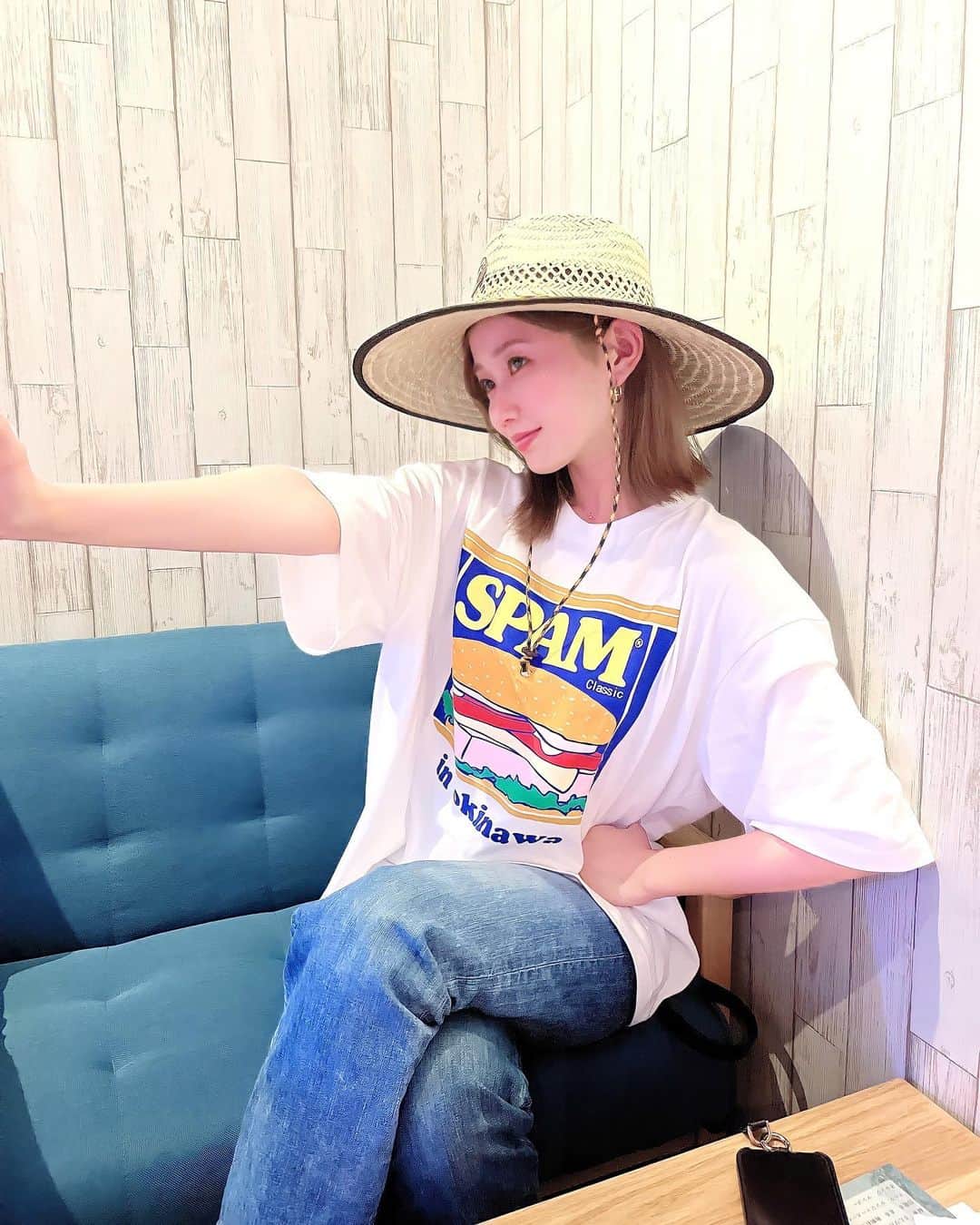 水越愛華のインスタグラム：「Tシャツも麦わら帽子もドンキで調達🫣👒  #宮古島#miyakojima #SPAM  今年は2回も行けた🤭 また来年も行きたいな〜🫧」