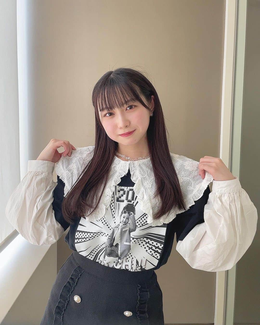 山田杏華さんのインスタグラム写真 - (山田杏華Instagram)「⁡ ⁡ お話し会2日間ありがとうございました！ ⁡ 今日は生誕Tシャツ着ました！🖤 襟がかわいいブラウス合わせた〜」12月11日 14時34分 - kyoka_1103