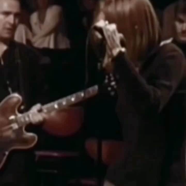 マギー・ジレンホールのインスタグラム：「#Repost @catpowerofficial  ・・・ 🔥💙🔥 “Roads”  @portisheadofficial  Roseland,  NYC 1997」