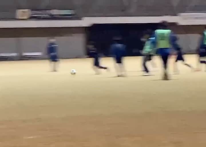 望月嶺臣のインスタグラム：「-  練習後のミニゲーム⚽️  #luafootballclub  #luasoccerschool  #原口拓人」