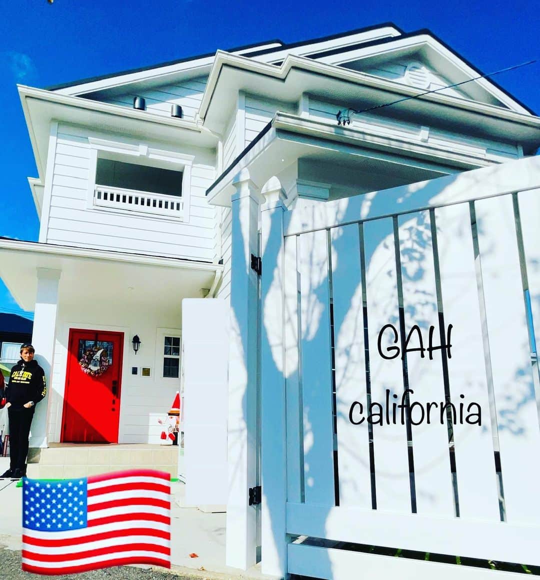 のインスタグラム：「素敵過ぎる隠れ家♡テラスにてカフェ休憩かな♪ready? #usa #california #la #losangeles #shooting #surfershouse #beachhouse #マイケル富岡 #タレント #俳優 #撮影 #隠れ家 #generalamericanhome #海 #ビーチ #大自然 #癒し #ロス #芸術 #アート #lalife #lastyle #usatv #ビーチツアー #actor #actorslife」