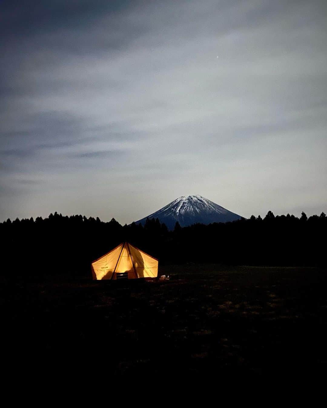 越後はる香さんのインスタグラム写真 - (越後はる香Instagram)「友人と冬キャンプ🏕 道具も徐々に揃ってきました！去年の冬キャンプは極寒で寝袋の中で震えていましたが、今年は天候にも恵まれぐっすり眠れました☺️ #キャンプ #キャンプ飯 #ハートランド朝霧」12月11日 15時23分 - harukaechigo