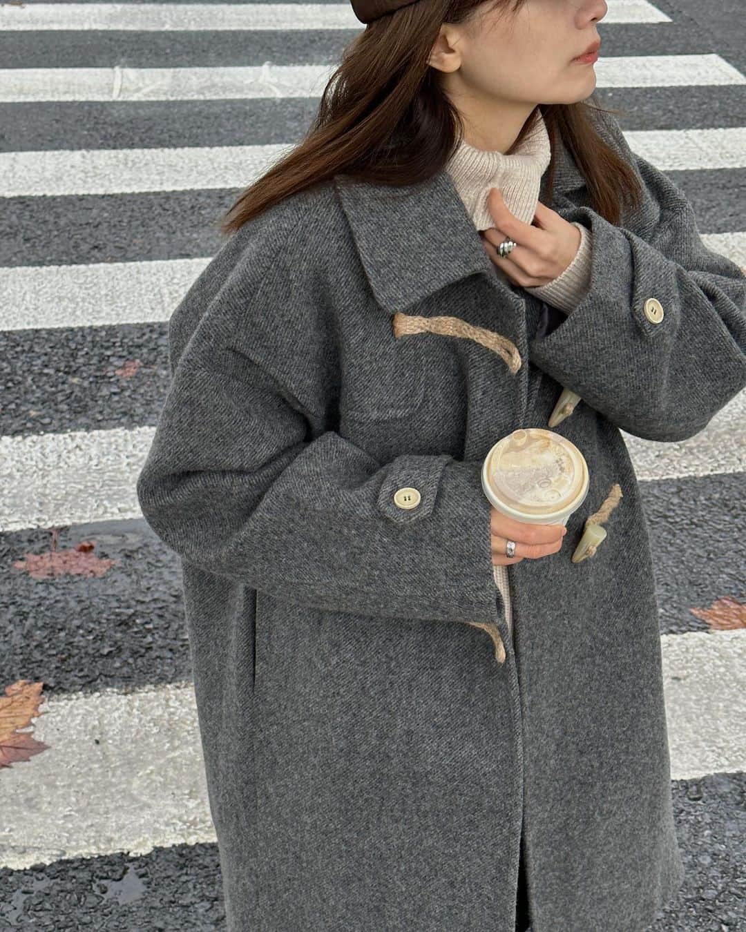 のインスタグラム：「duffle coat love ☑️」