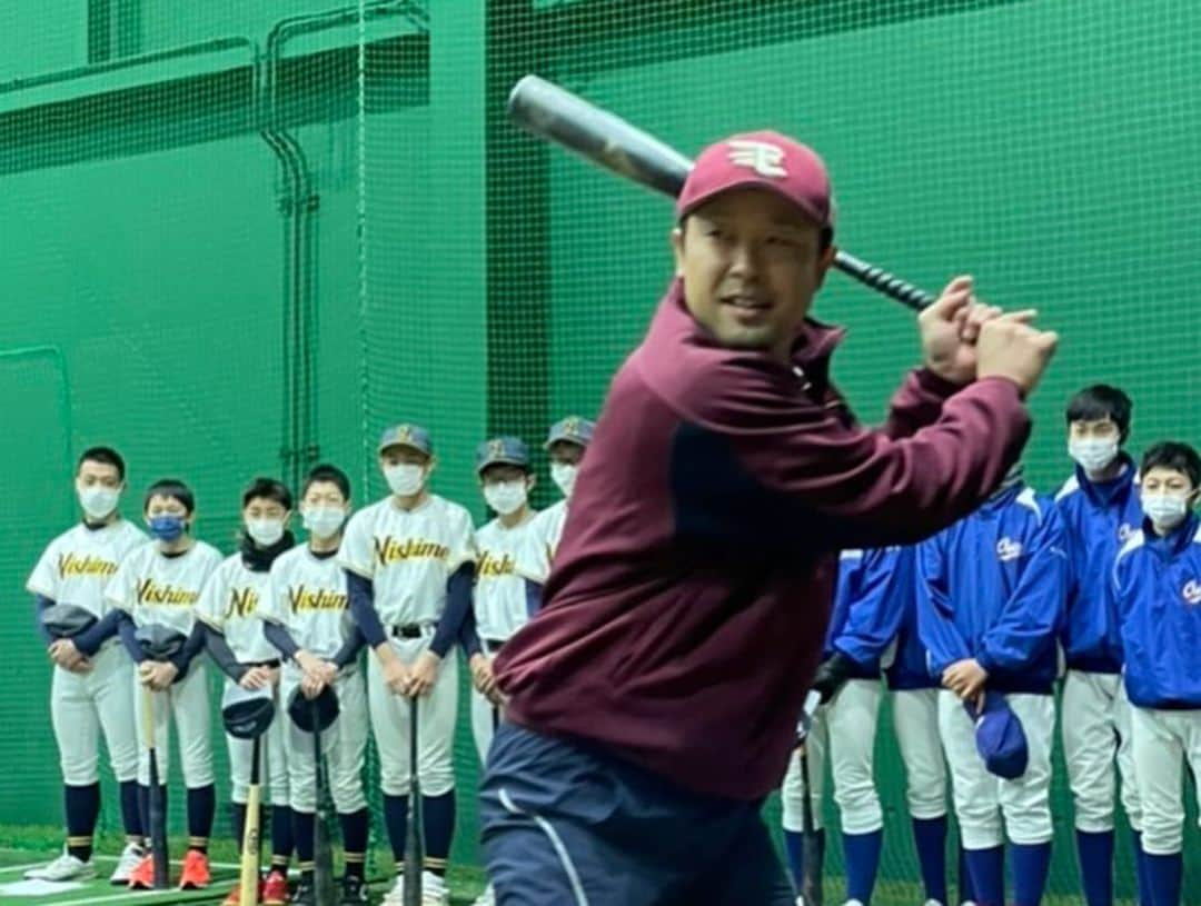 鉄平さんのインスタグラム写真 - (鉄平Instagram)「秋田県❗️ 12/10にスカイドームにて 「イオンふれあい野球教室」 12/11は、にかほ市で （ともしび野球教室」 行ってきましたー！^_^✨⚾️  与田さん（前中日ドラゴンズ監督）阿波野さん（来季ジャイアンツ投手コーチ） 村上さん（現ソフトバンク打撃コーチ） 大先輩方と一緒に秋田の野球少年少女たちとでふれあってきました✨ 寒い中でしたが子供たちは元気もあってとても良い時間になりました！ どんどんこういう機会が増えるといいですね^_^ 宿の「いちゑ旅館の露天風呂も最高でした✨♨️ 関係者の皆様、ありがとうございました😊  #与田剛　さん　#阿波野秀幸　さん #村上隆行　さん　#鉄平 #中日ドラゴンズ　#近鉄バファローズ  #楽天イーグルス  #イオン  #ともしび　#いちゑ旅館  #野球教室」12月11日 17時04分 - teppei1227