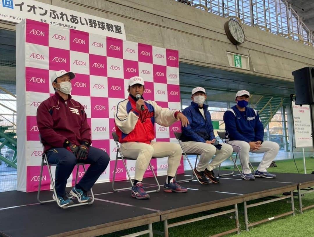 鉄平さんのインスタグラム写真 - (鉄平Instagram)「秋田県❗️ 12/10にスカイドームにて 「イオンふれあい野球教室」 12/11は、にかほ市で （ともしび野球教室」 行ってきましたー！^_^✨⚾️  与田さん（前中日ドラゴンズ監督）阿波野さん（来季ジャイアンツ投手コーチ） 村上さん（現ソフトバンク打撃コーチ） 大先輩方と一緒に秋田の野球少年少女たちとでふれあってきました✨ 寒い中でしたが子供たちは元気もあってとても良い時間になりました！ どんどんこういう機会が増えるといいですね^_^ 宿の「いちゑ旅館の露天風呂も最高でした✨♨️ 関係者の皆様、ありがとうございました😊  #与田剛　さん　#阿波野秀幸　さん #村上隆行　さん　#鉄平 #中日ドラゴンズ　#近鉄バファローズ  #楽天イーグルス  #イオン  #ともしび　#いちゑ旅館  #野球教室」12月11日 17時04分 - teppei1227