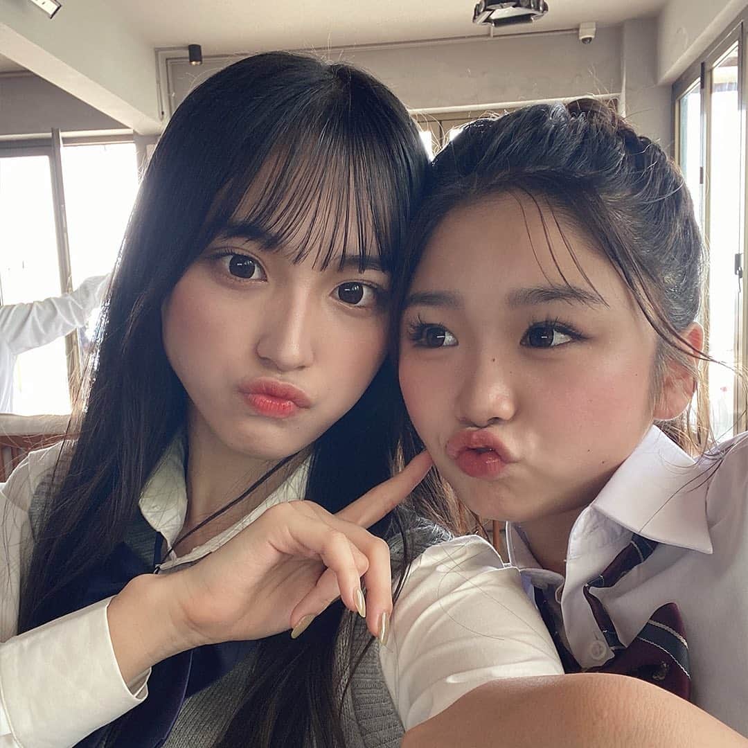 今日好き 公式アカウントさんのインスタグラム写真 - (今日好き 公式アカウントInstagram)「赤い花を引いたゆのんが 朝デートに誘うの ...