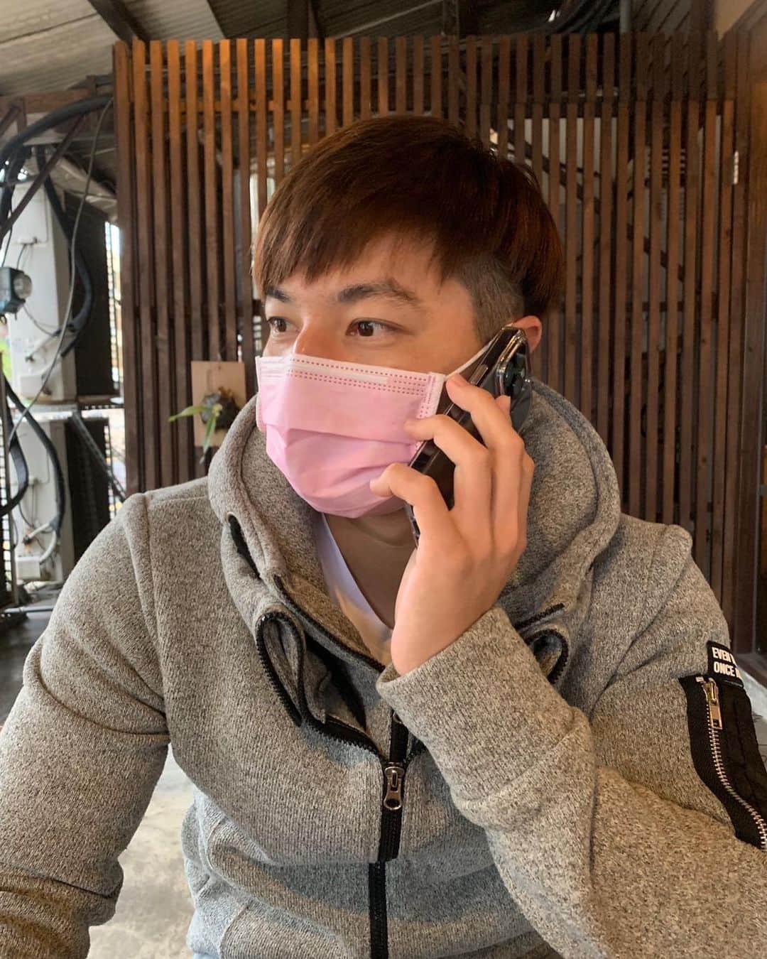 郭俊麟のインスタグラム：「🤭」