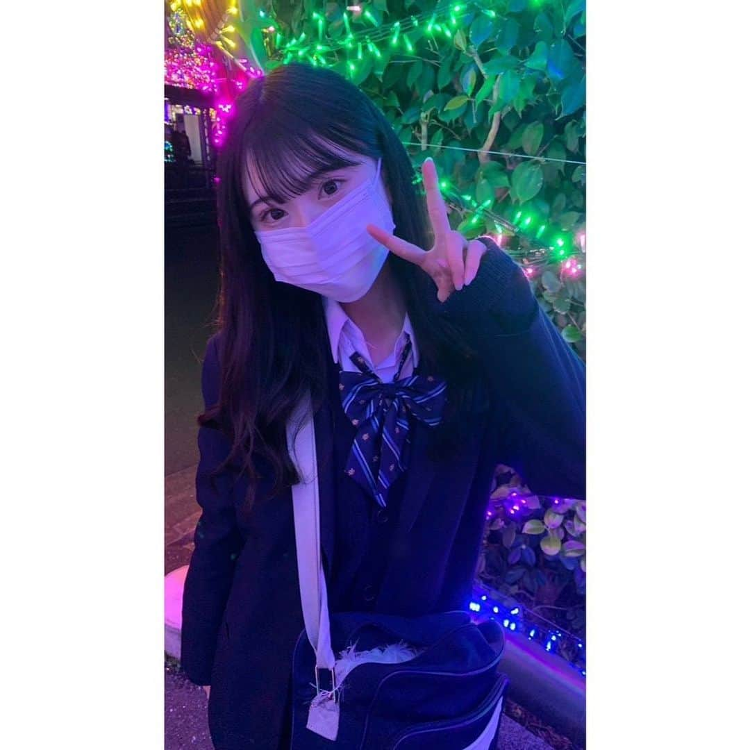 近藤藍月のインスタグラム：「友達と放課後よみうり行ってきた〜💙 イルミ綺麗だった＾＾🌟  #ニコラ#nicola#ニコモ#ニコラ1月号発売中 #近藤藍月#よみうりランド#イルミネーション#リボンはなんちゃって制服だよーう」