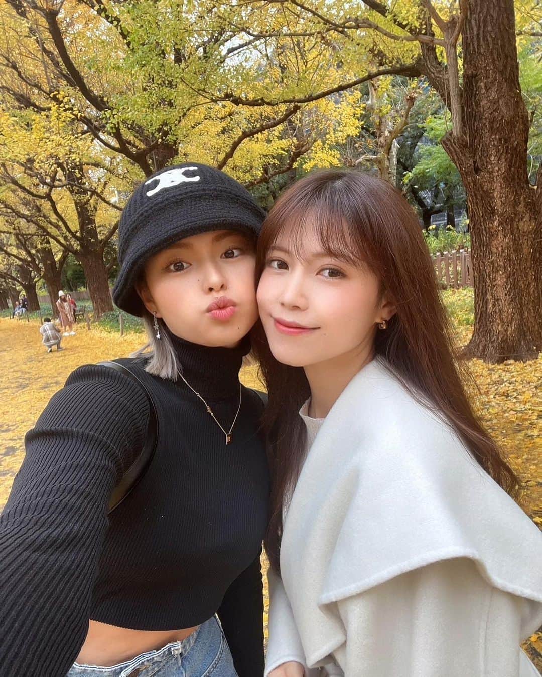 のインスタグラム：「. my favorite place in autumn 🍂」