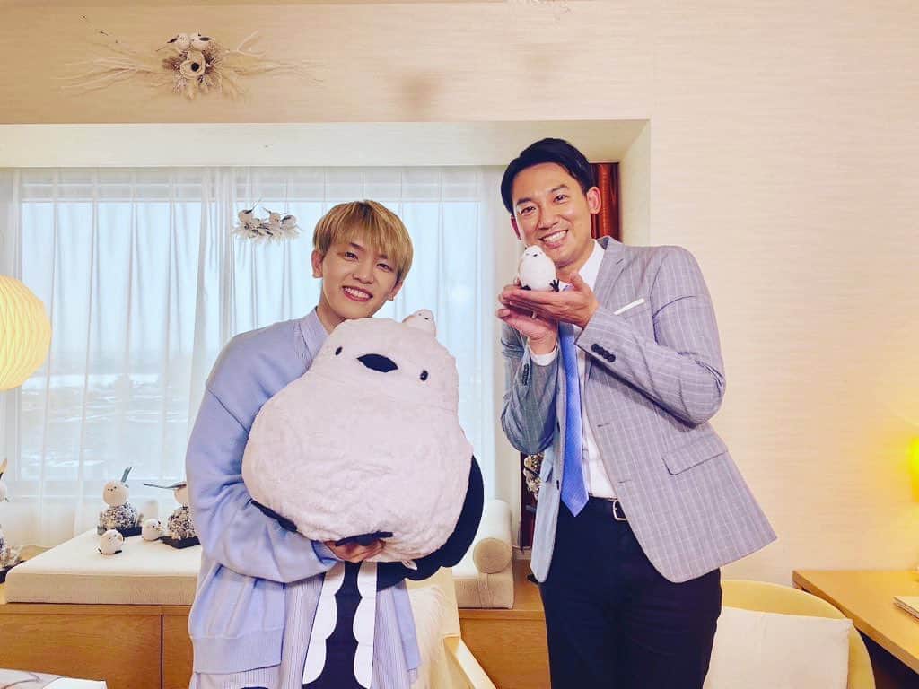 福本義久のインスタグラム：「【INI髙塚大夢くんいっとこ！出演】  #INI #髙塚大夢 #INI_BREAK_THE_CODE #INI_Awakening #SPECTRA #いっとこ #シマエナガ #シマエナガルーム #シマエナガロールケーキ #シマエナガ祭り #UHB #アナウンサー #福本義久」