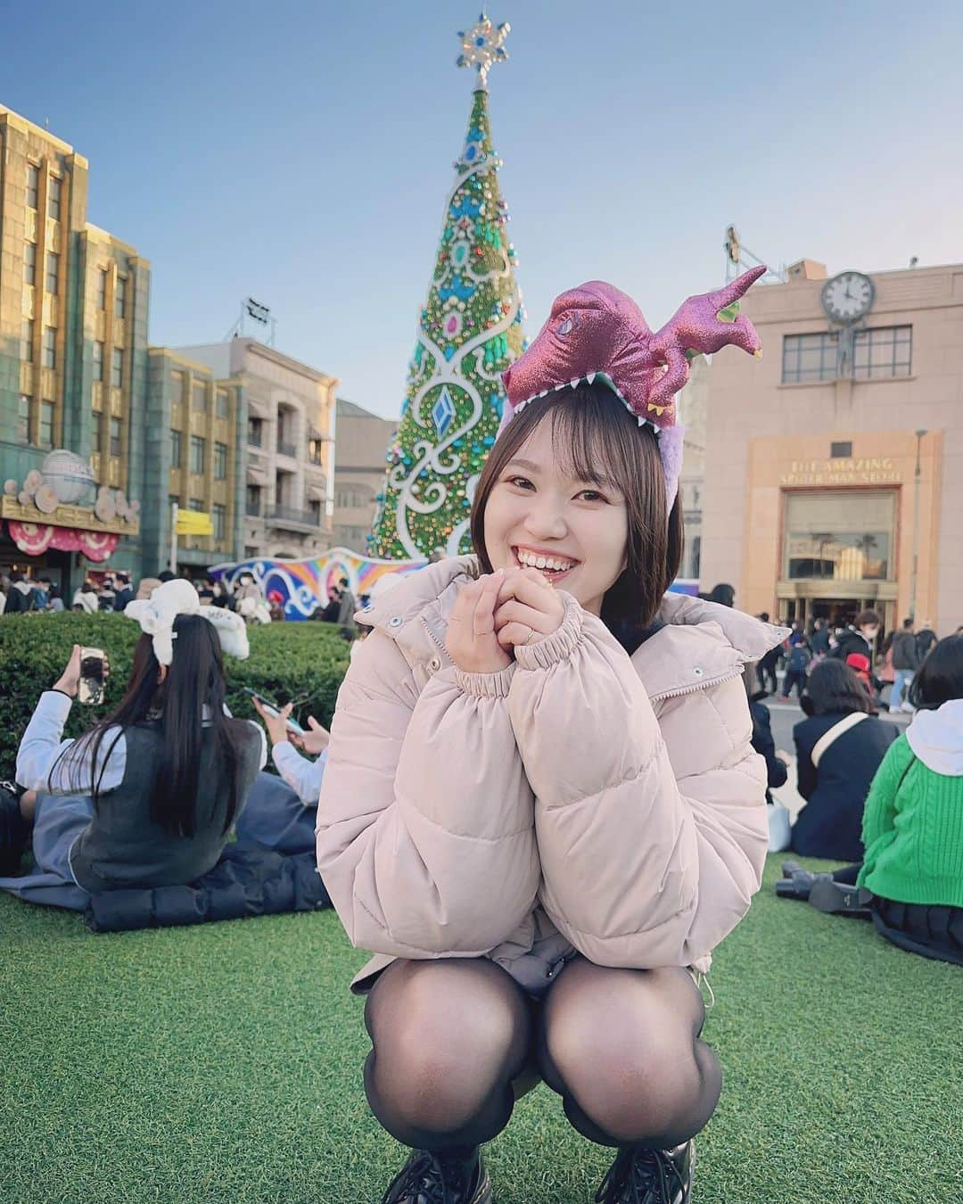 平崎里奈さんのインスタグラム写真 - (平崎里奈Instagram)「おおきくてきらきらのクリスマスツリーです🎄🤭」12月11日 19時48分 - hirasakirina