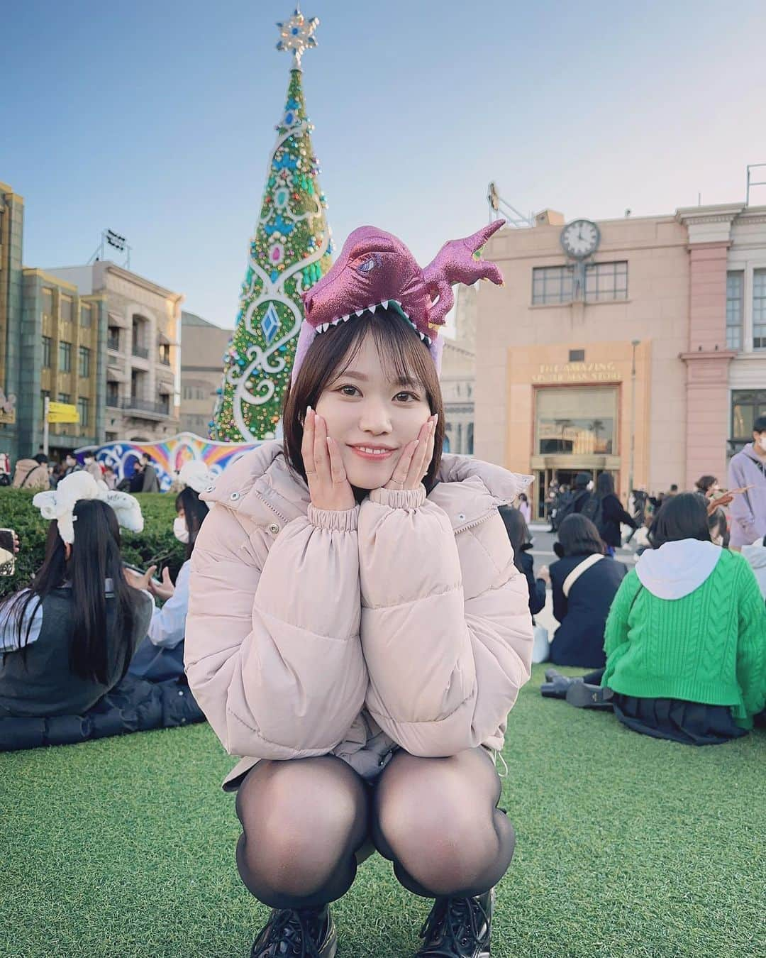 平崎里奈さんのインスタグラム写真 - (平崎里奈Instagram)「おおきくてきらきらのクリスマスツリーです🎄🤭」12月11日 19時48分 - hirasakirina