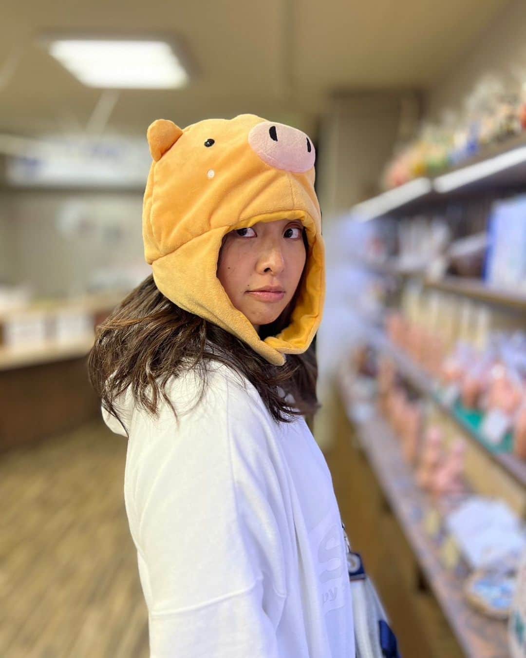 のインスタグラム：「＊ ころとんマスターズに出ました🐷 思うような結果は出なかったけど、楽しかったです👏🏻 4×50MR 1.52.70 (Fr 26.74) 日本記録チャレンジは失敗🙅🏼‍♀️ またチャレンジする？笑 50Flyと50Frはなかったことにする。 リレーとは別人や。笑 気持ちが身体を動かすんやなって学んだ🤣  インスタ見てます！って声をかけてもらったり、貴田さんと智代さんに会えたり、群馬まで来てよかったー✨  今年のマスターズはこれでおしまい🙋🏼‍♀️ また来年もたくさんのひとと出会えますように🐰」