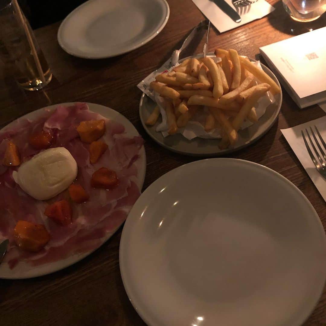 丸山蘭奈のインスタグラム：「ステキな雰囲気のお店😽✨」