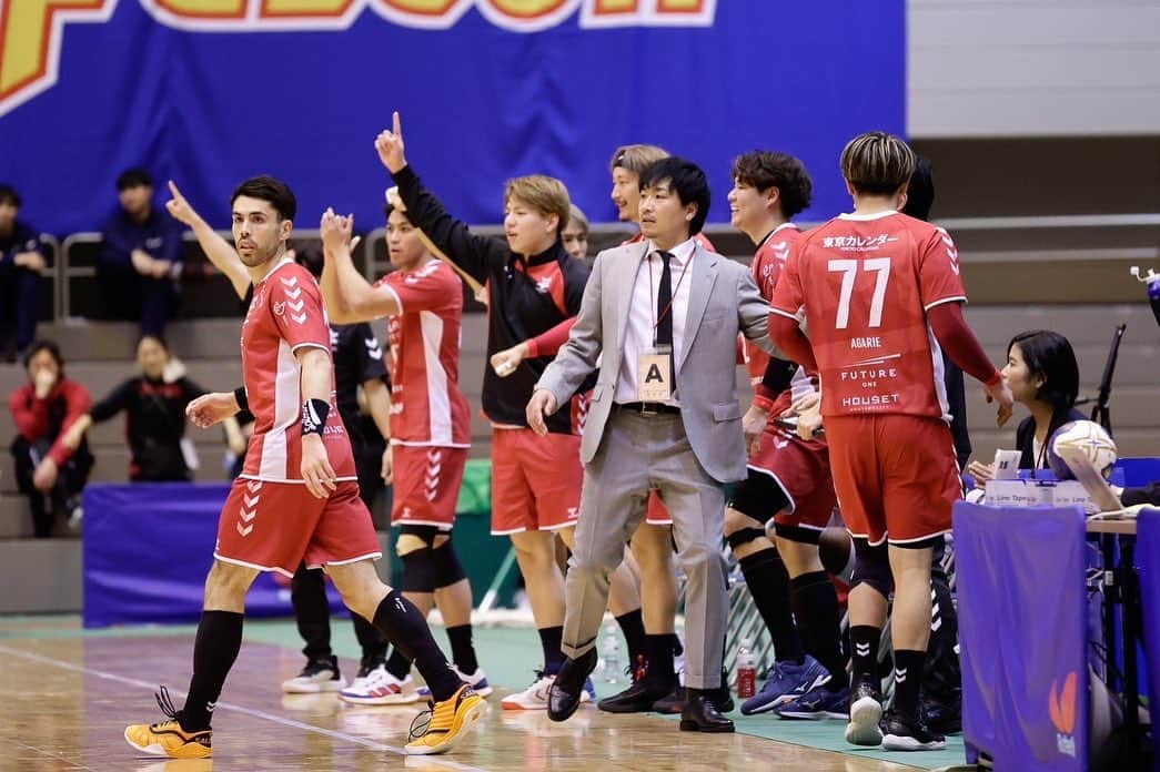 東江雄斗さんのインスタグラム写真 - (東江雄斗Instagram)「日本選手権3位！！ たくさんの応援ありがとうございました‼️ この悔しさは年明けの日本リーグで。 そしてプレーオフ優勝に向けてまた一から鍛え直します！！ 引き続き応援よろしくお願いいたします😊  #handball #zeekstartokyo  #bauerfeind」12月11日 20時37分 - yutoagarie
