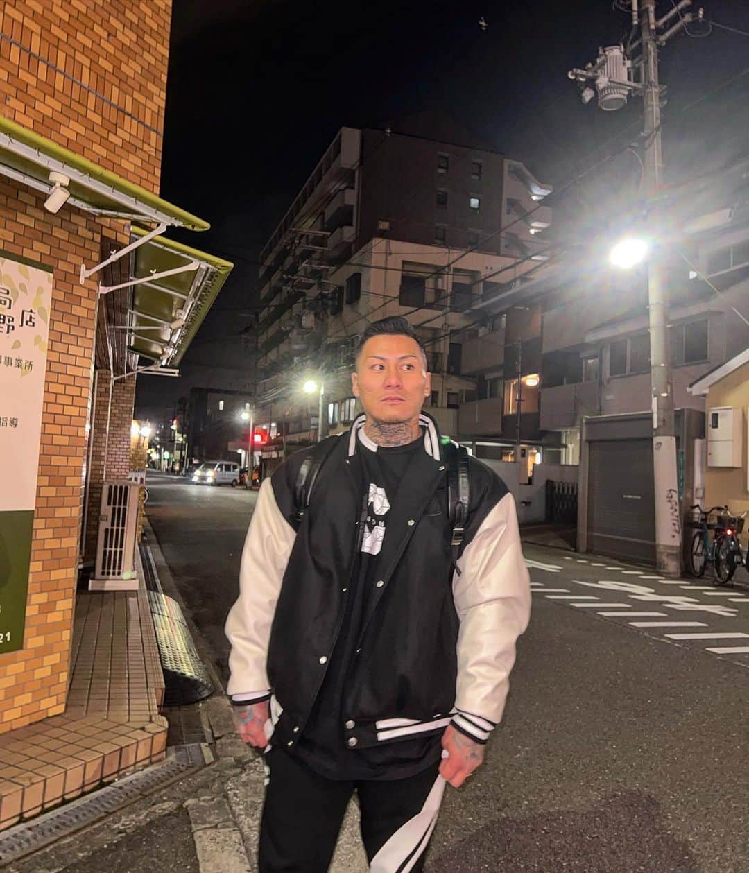 のインスタグラム：「#fitness#workout#training#tattoo#japanesetattoo   寒いからトレーニングでホットに🔥  @cronos_apparel  🔥🔥」