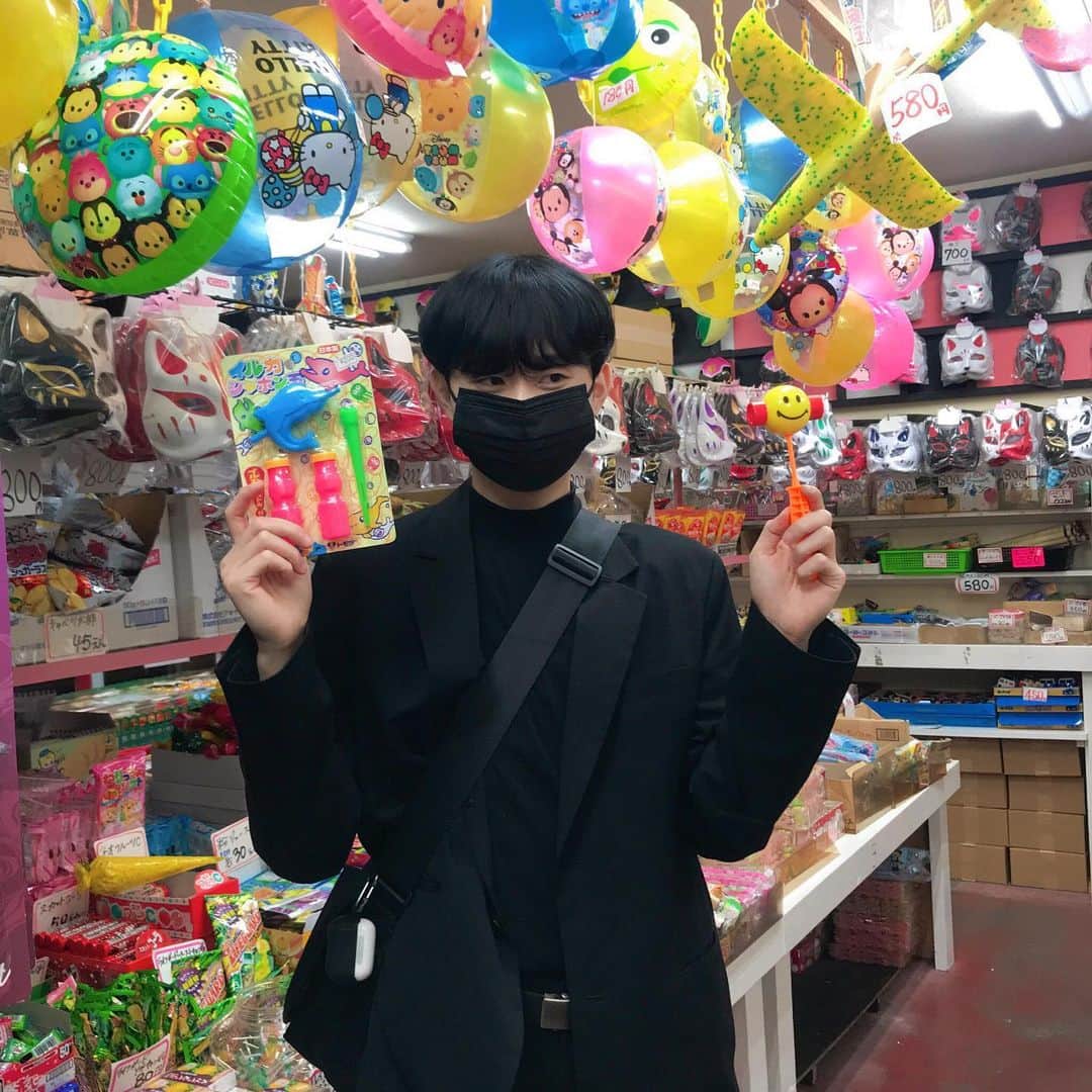 デボちゃんのインスタグラム：「🪄 私昔の日本の雰囲気のもの好き #たくさん買ってきた」