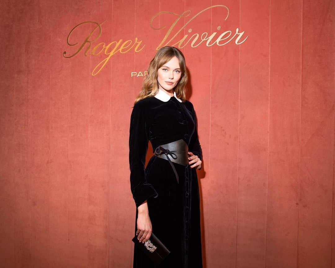 フリーダ・グスタフソンのインスタグラム：「merci pour une belle soirée @rogervivier & @gherardofelloni 💕」