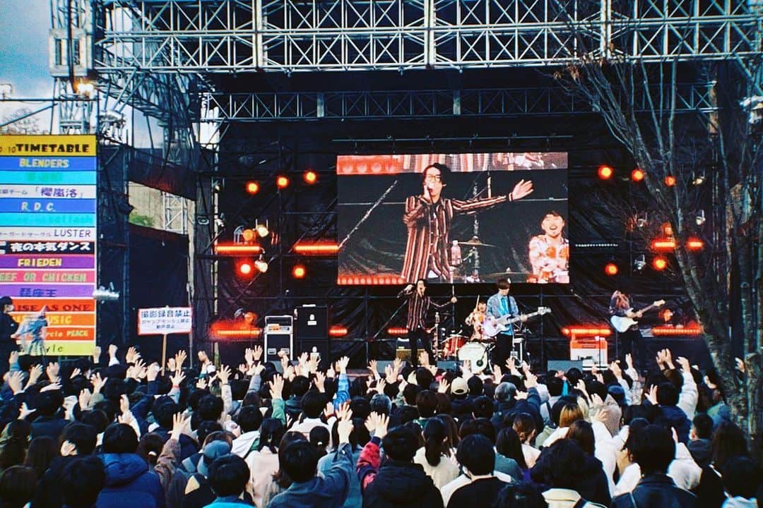 米田貴紀のインスタグラム：「立命館大学学園祭BKC祭ありがとうございました🔥 何から何までハイクオリティ過ぎてびっくりしましたね。さすが立命館大学‼️天気も良い感じで最後までやり切りました。 ジャンプが禁止されている事を知らず、煽り散らかしてすみませんでした🙏僕の確認不足です。 皆さん素敵でした👏  #夜の本気ダンス #BKC祭典 #立命館大学」