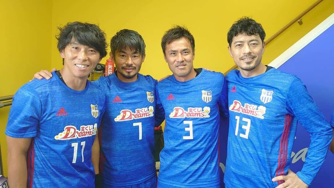 鈴木啓太のインスタグラム：「81年組⚽️🔥🔥🔥  @yuto7sato @hisato_sato11official #駒野友一」