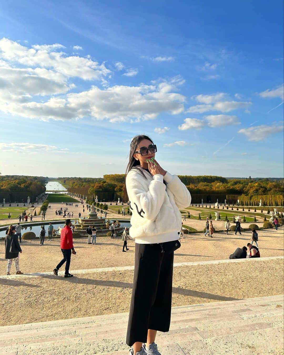 Marinのインスタグラム：「🤴👑palace of Versailles . . . . . .  #ギャル  #美人 #モデル  #ハーフ 　 #インフルエンサー #旅行　#フランス　#フランス旅行　#ヴェルサイユ宮殿 　#ヨーロッパ　#女子旅　  #fashion  #model #fashionblogger #blogger  #fasiongram  #fasioninsta #japanesegirl  #asianbeauty #ambassador #luxury #influencer #travel #traveller #palaceofversailles」