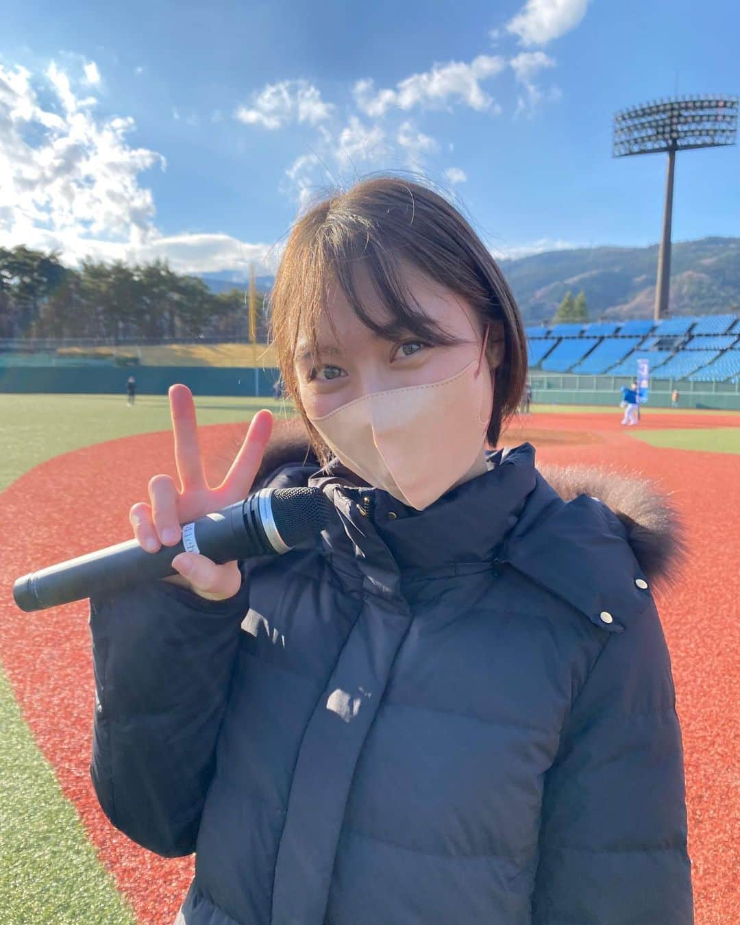 佐藤玲奈さんのインスタグラム写真 - (佐藤玲奈Instagram)「. この時期恒例 #プロ野球47年会野球教室  稲葉篤紀さんはじめ 昭和47年生まれの元プロ野球選手が 福島の子どもたちに野球を教えてくださいました！  今回は東京2020オリンピックで代表選手たちがプレーした#県営あづま球場 での開催ということで、子どもたち本当に嬉しそうに指導を受けている様子がみられてとってもほっこり☺️  私も去年に引き続き司会を務めました。ここから未来のプロ野球選手が生まれるかもしれないと思うとワクワクしますね！来年の開催も楽しみです📣✨  #プロ野球#野球教室#野球#あづま球場#球場#稲葉篤紀 さん#47年会#スポ少#東京オリンピック#金メダル#未来のスター#プロ野球選手」12月12日 7時44分 - rena___sato