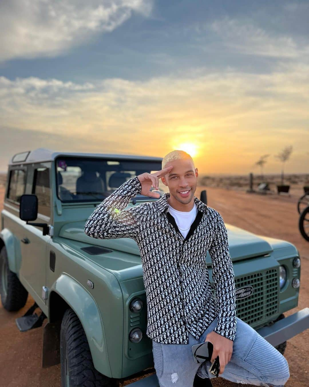 SIMON DESUEさんのインスタグラム写真 - (SIMON DESUEInstagram)「I fell in Love with Saudi, cant wait to go back to feel more of Arabia ✨ @visitsaudi #visitsaudi #feelmoresaudi」12月12日 0時50分 - simondesue