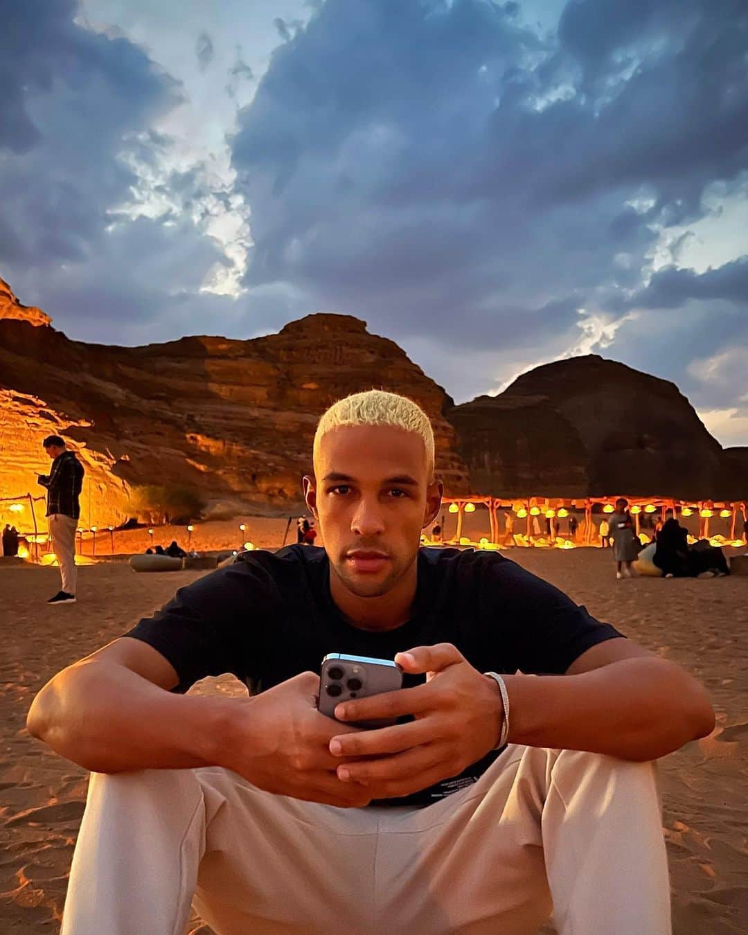 SIMON DESUEさんのインスタグラム写真 - (SIMON DESUEInstagram)「I fell in Love with Saudi, cant wait to go back to feel more of Arabia ✨ @visitsaudi #visitsaudi #feelmoresaudi」12月12日 0時50分 - simondesue