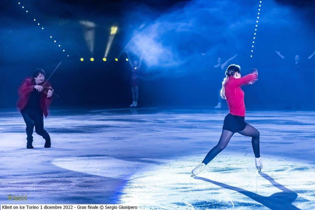 のインスタグラム：「🎻❤️ #klimtonice  📸: @sergiobg56」