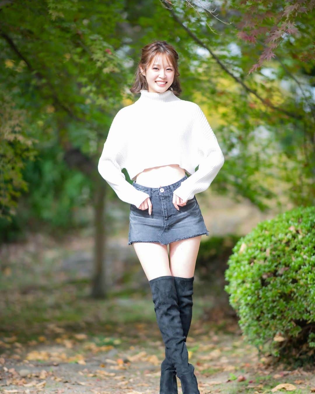 橘香恋のインスタグラム：「おはようございます🥰 ⁡ 前回の投稿に いいねとコメントありがとうございます✨ ⁡ ⁡今週も一緒に頑張りましょうっ😚✊🏻 ⁡ ⁡ ⁡ ⁡ ⁡ #橘香恋 #岡崎市 #ニーハイ #月曜日」