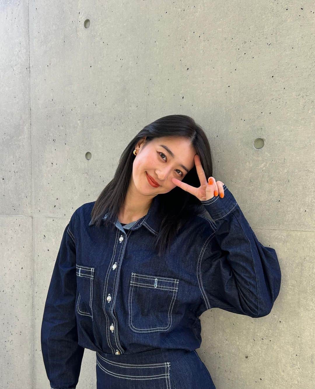 青野楓のインスタグラム：「デニムのセットアップかわいいでしょ？😘💙  @gabine_tokyo   #kaede626style #GABINE」