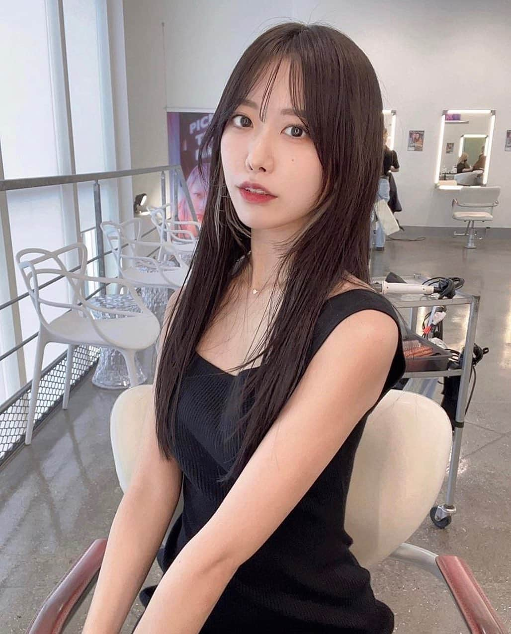 美女美容事情さんのインスタグラム写真 - (美女美容事情Instagram)「《王道の黒髪ロング❤︎🌟💇🏻‍♀️》 *⁠ 今回ご紹介させて頂きますのは!!👀❤︎⁠⠀ Ayakaさん< @__ayaka_a >の素敵なお写真📸⁠⠀⁠⠀⁠⠀⁠ *⁠⠀⁠⠀⁠⠀⁠⠀ ストレートで黒髪ロングのナチュラル美人🍀✨ 可愛くて落ち着いた雰囲気があります❤️ *⠀⁠⠀⁠⠀⁠⠀⁠⠀ Ayakaさん< @__ayaka_a > ⁠⠀⁠⠀⁠⠀⁠⠀ 素敵な投稿ありがとうございました☺️📸✨ *⠀⁠⠀⁠⠀⁠⠀⁠⠀ Ayakaさんのアカウントには他にも素晴らしい投稿が沢山ありますので是非覗いてみてくださいね💁‍♀️💙⁠⠀⁠⠀⁠⠀⁠⠀ *⠀⁠⠀⁠⠀⁠⠀⁠⠀ △▼△▼△▼△▼△▼△▼△▼△▼△▼ ⁠⠀⁠⠀⁠⠀ ❤🧡💛「美女美容事情」💚💙💜⠀⠀⠀⠀⠀⠀⠀⠀⠀⠀⠀⠀⠀⠀⁠⠀⁠⠀⁠⠀⁠⠀⁠⠀ 👇掲載ご希望の方は👇⠀⠀⠀⠀⠀⠀⠀⠀⠀⠀⠀⠀⠀⠀⠀⁠⠀⁠⠀⁠⠀⁠⠀⁠⠀ @b_b_j.jタグ付けと🖤 #ビジョビ ⁠⠀ 🖤タグ付けお願いします✨⠀⠀⠀⠀⠀⠀⠀⠀⠀⠀⠀⠀⠀⠀⠀⁠⠀⁠⠀⁠⠀⁠⠀⁠⠀ △▼△▼△▼△▼△▼△▼△▼△▼△▼ ⁠⠀⁠ #黒髪 #黒髪ロング #ヘアスタイル #おしゃれ女子 #ファッション女性  #おしゃれコーデ #ファッション女子 #ナチュラル #ロングヘア #レイヤーカット」12月12日 17時00分 - b_b_j.j