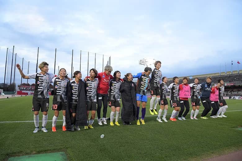 三宅史織のインスタグラム：「. みんな最高🤩🤩🤩 これからもたくさん喜べるようにみんなでがんばろう🔥  #inac神戸 #weリーグ」