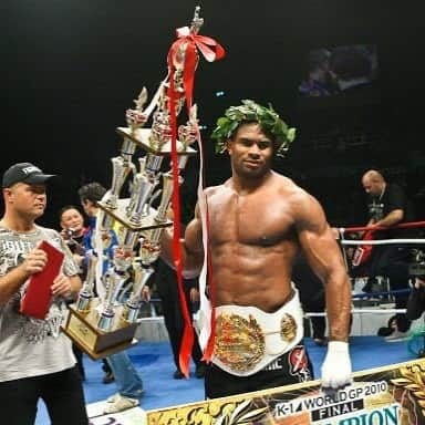 アリスター・オーフレイムのインスタグラム：「Dec11.2010  Alistair Overeem takes home the most prestigious award in Kickboxing, when he wins the K-1 World Grand Prix」