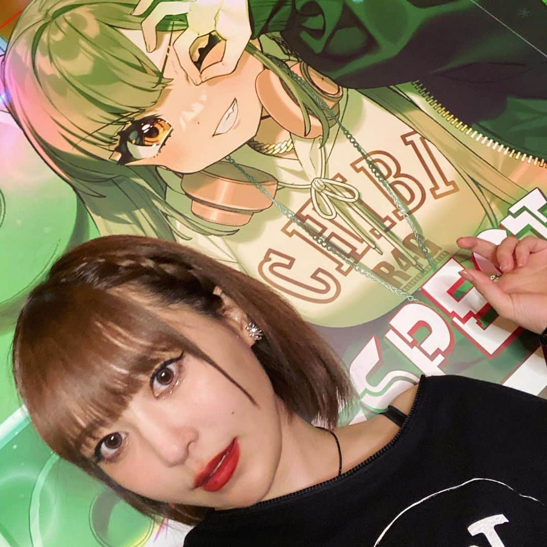 黒崎真音さんのインスタグラム写真 - (黒崎真音Instagram)「GOOD MORNING! . 一昨日はFCイベントでした . 久しぶりのイベントということで歌を歌ったり トークしたりゲームしたりわいわい過ごしました . キラキラなレストランでした . なんだかんだ4時間くらい？のボリュームで楽しかったなぁ . また来年もやりたい！ . そして昨日は . RESPECT FOR GEEKS vol.3というライブに . 出演させていただきました . 超楽しかったー！素晴らしい熱狂 . みんなみんな最高でした . アニソンっていいなぁ . 改めてそう思わせてくれた皆さん本当にありがとうございました . 2日間全然違うわたしでしたがまた今日から別のわたしになります . 1月から始まる音楽劇「李香蘭-花と華-」の稽古開始です . 精一杯努めます！ #クロサキファミリア #ファンクラブ #R4G #RESPECTFORGEEKS #李香蘭」12月12日 11時21分 - maonkurosaki922