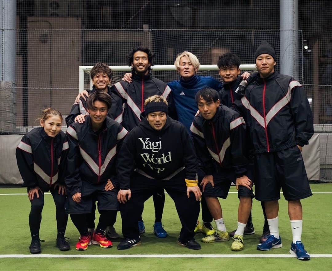 村山智彦のインスタグラム：「ㅤㅤㅤㅤㅤㅤㅤㅤㅤㅤㅤㅤㅤ  yagi vvorld cup. 最高のイベントに参加させてもらえました！ そして、最高のメンバーとフットサルをする事が出来て楽しい時間を過ごせました！ @takenogrm  ありがとー✌🏼 ㅤㅤㅤㅤㅤㅤㅤㅤㅤㅤㅤㅤㅤㅤㅤㅤㅤㅤㅤㅤㅤㅤㅤㅤㅤㅤ @by.kei_  にゴラッソ決められたのが悔しいですが😑笑 今回、フットサルの面白さを知ることが出来ていい経験をさせてもらいました！ㅤㅤㅤㅤㅤㅤㅤㅤㅤㅤㅤㅤㅤ ㅤㅤㅤㅤㅤㅤㅤㅤㅤㅤㅤㅤㅤ #今回改めてわかったこと #みんな相当な負けず嫌い #バチバチにやっちゃうんだから #最高でした #松本直美 #古賀俊太郎 #喜山康平 #犬飼智也 #長谷川竜也 #広瀬陸斗 #荒木遼太郎 ㅤㅤㅤㅤㅤㅤㅤㅤㅤㅤㅤㅤㅤ @okamotoreiji  　　　& @yagi_exhibition  Special thanks.」