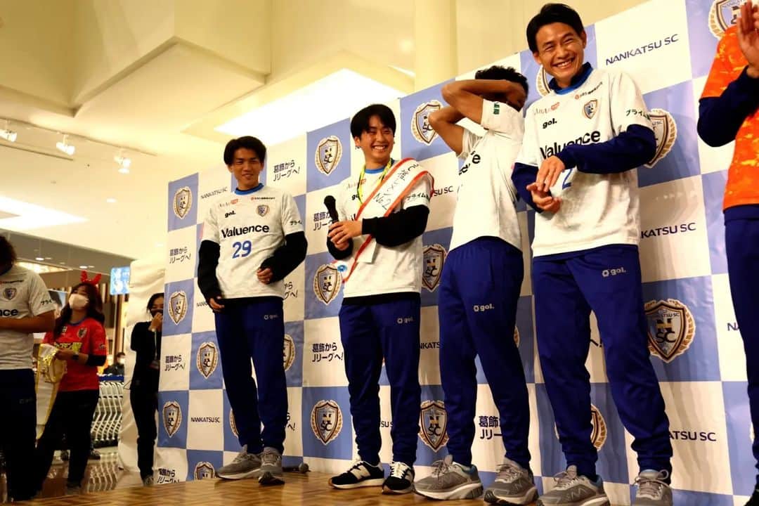 能登正人のインスタグラム：「ファン感謝祭も無事終わり、今シーズンが終了しました。 南葛SCには4年間選手として在籍しました。 当初から考えるとシーズンを重ねるごとにクラブとしても大きくなっていることを実感します。 本当に沢山の人に支えられプレー出来たことは選手として感謝しかないです。 ありがとうございました。 来年度からはクラブの運営側で表に立つ選手達を裏で支える側に回ります。 試合会場で見かけた際にはお声掛け下さい。 プロ契約も無事終わったことですし、フリーで自由にどこでも顔出せるのでボール蹴るお誘い待っています。 最後に、南葛SCに関わるすべての方々、選手能登正人を応援していただき本当にありがとうございました。 心からお礼申し上げます。」