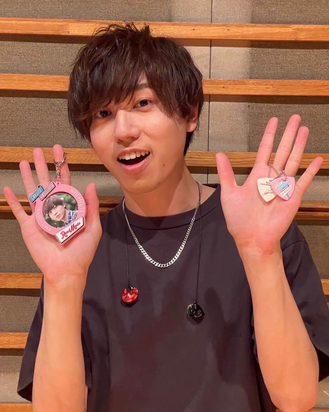 のインスタグラム：「📢2nd ONE MAN LIVE｢#ロードムービー｣グッズ事後EC販売決定♬  ＃梶原岳人 2nd ONE MAN LIVE  ツアーグッズや貴重なライブショットのブロマイド販売が決定📷✨ この機会をお見逃しなく🛒  【事後EC販売】 ▼販売期間： 2022年12月14日(水)18:00～12月25日(日)23:59 ▼販売サイト： HMV＆BOOKS online  詳細は公式HPをチェック‼︎(スタッフ)  #梶原岳人」