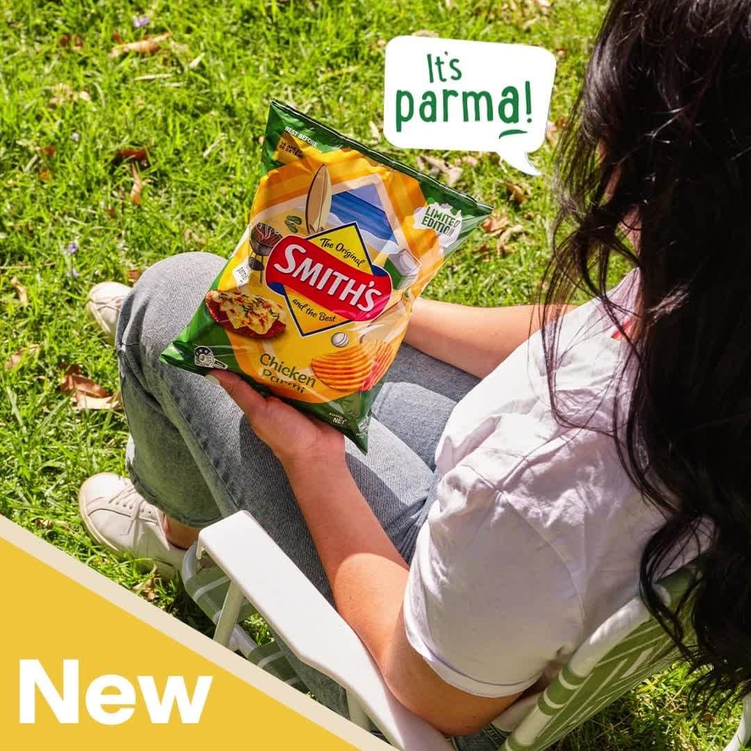 7-Eleven Australiaのインスタグラム：「@smithschips_aus bringing us the Summer feels with the new limited edition flavour Chicken Parmi…or is it parma? Pick up a packet at your local #7ElevenAus」
